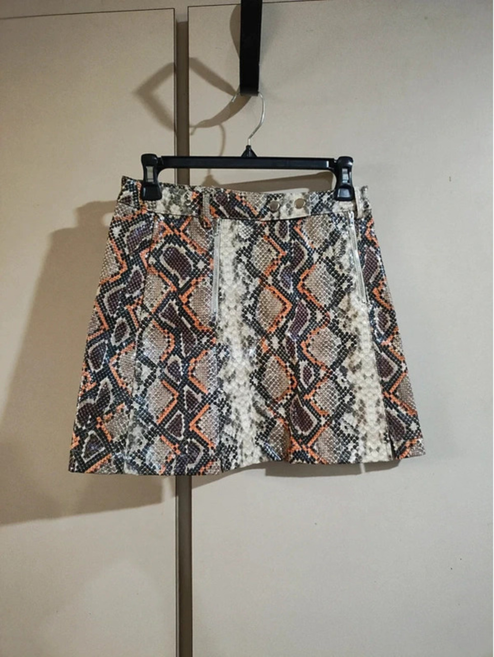Croc print size small skirt zippers